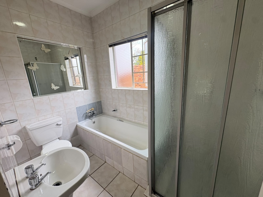 3 Bedroom Property for Sale in Safari Gardens North West